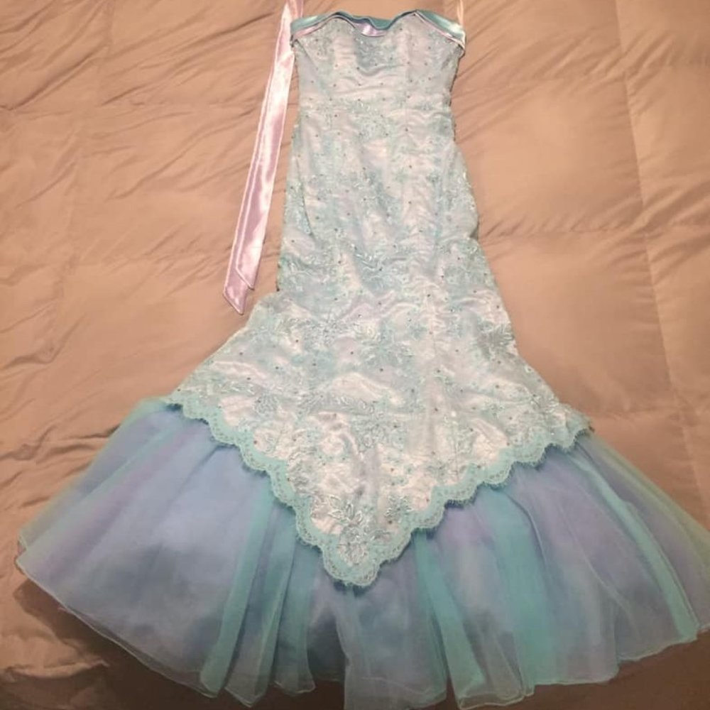 Le Gala by Mon Cheri Light Blue / Lavender Lacy Mermaid Formal Prom Dress Size 2